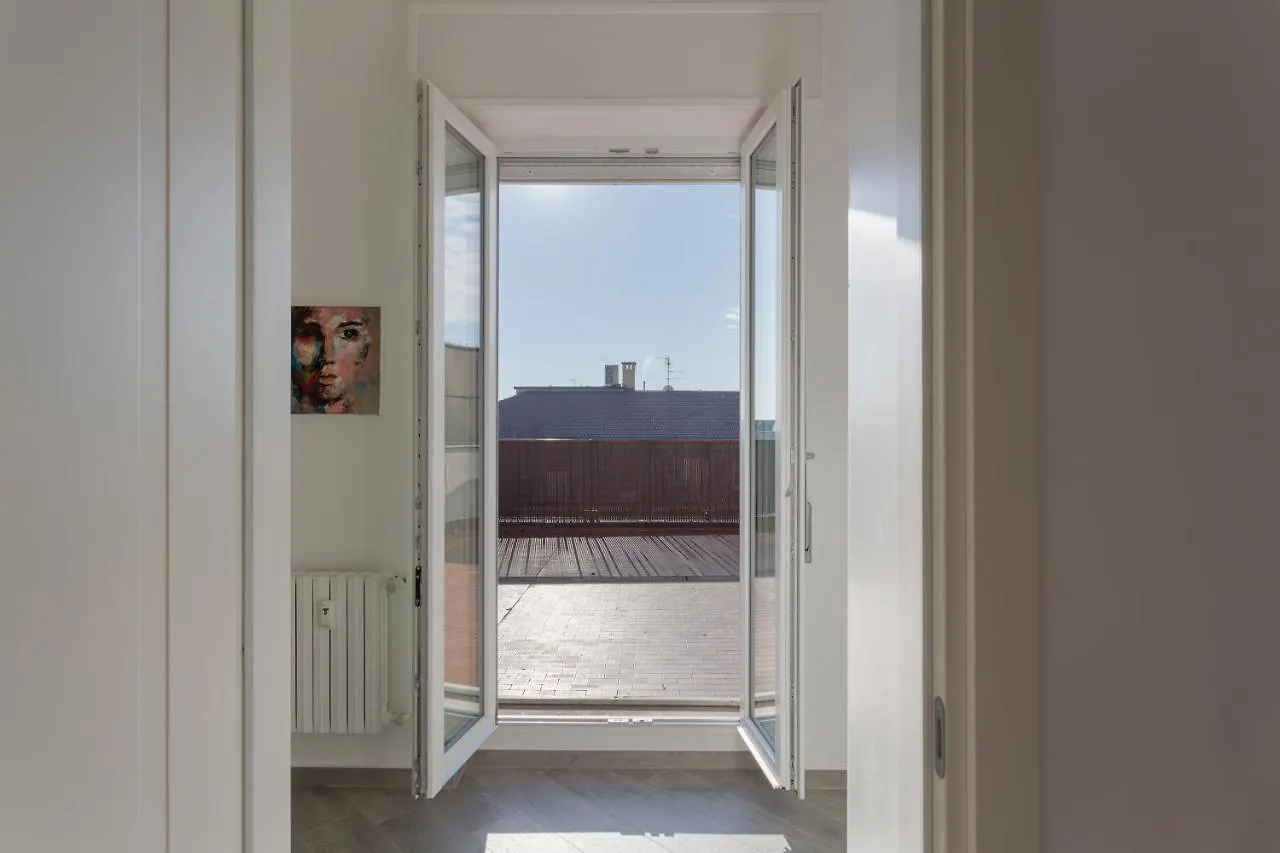 Amazing Terrace In Milan-Via Strambio Citta Studi Apartment