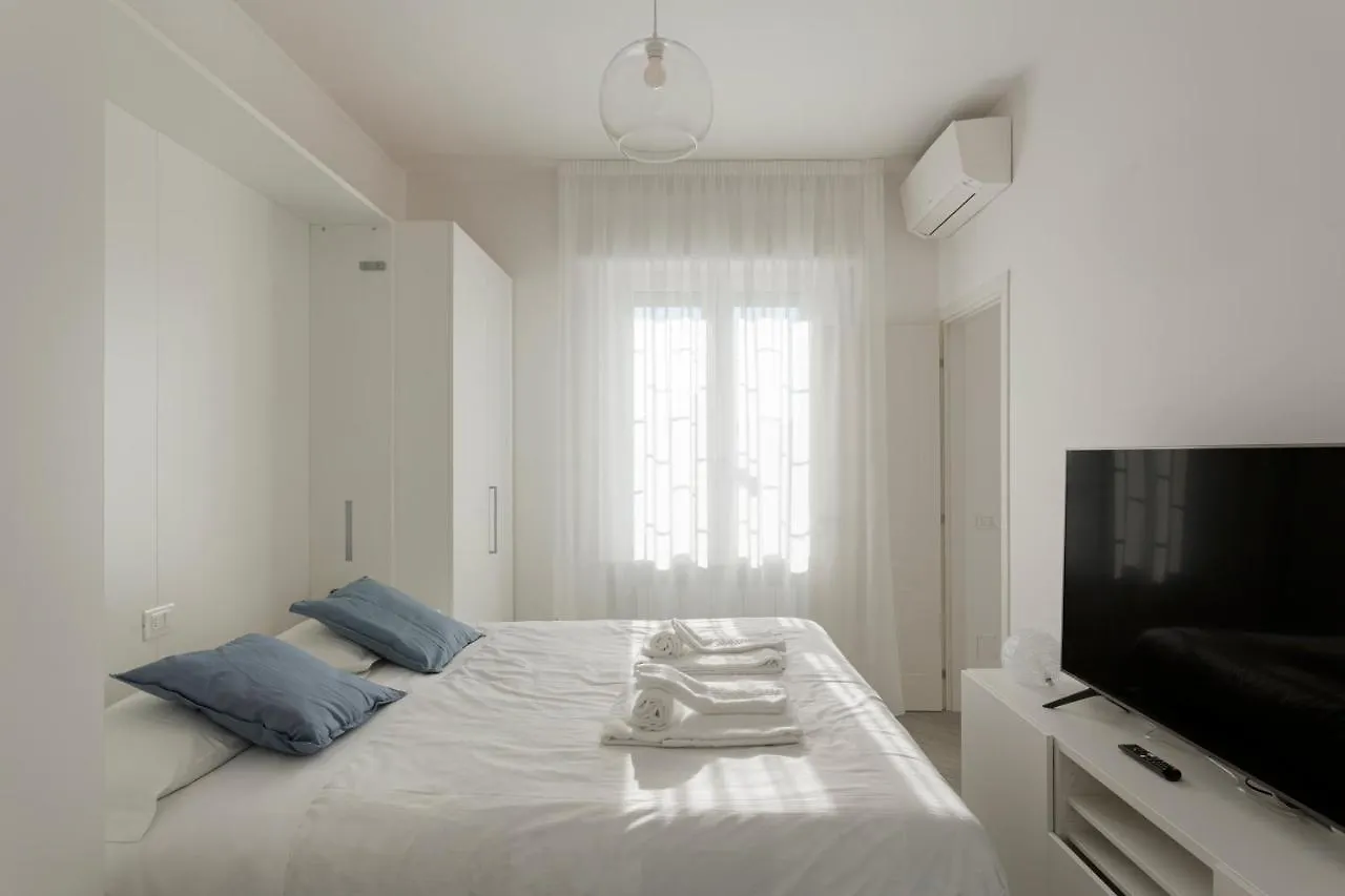 Amazing Terrace In Milan-Via Strambio Citta Studi Apartment